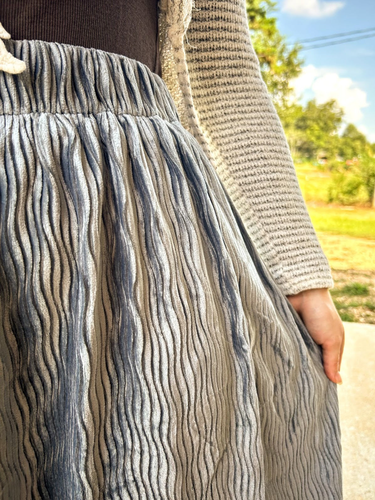 GiGiO Textured Elastic Waist Midi Skirt